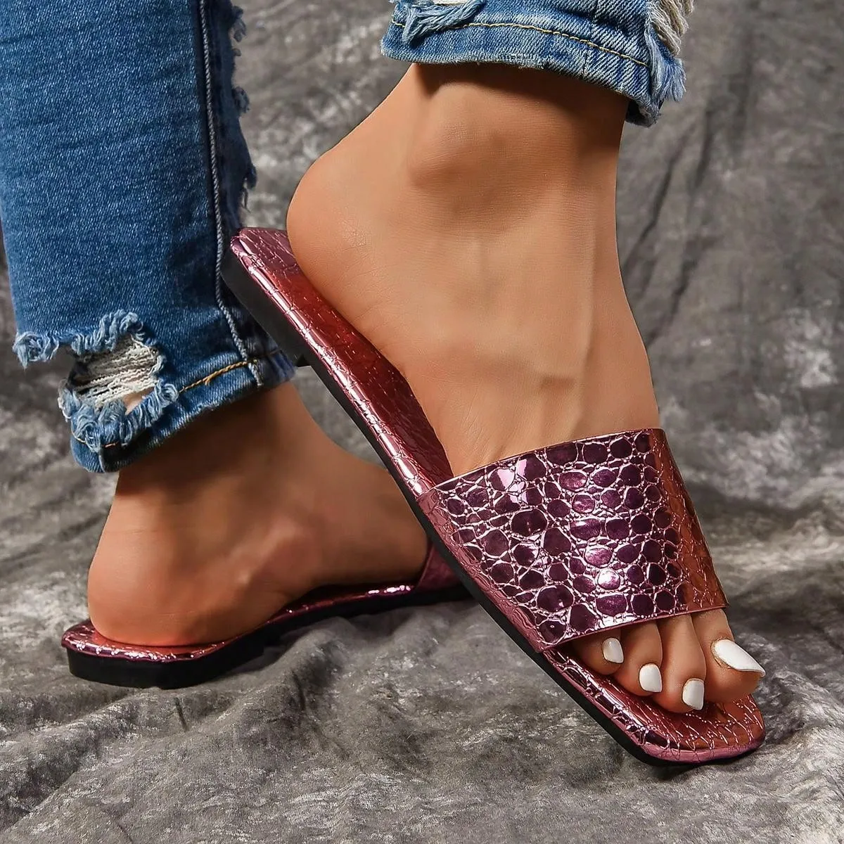 2024 Fashion Flat Sandals: Trendy Slipper for Women